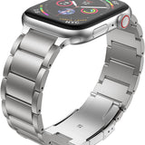 Curea metalică din Titan Apple Watch